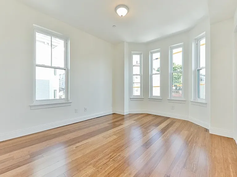44 W Eagle St #2 — Photo 4