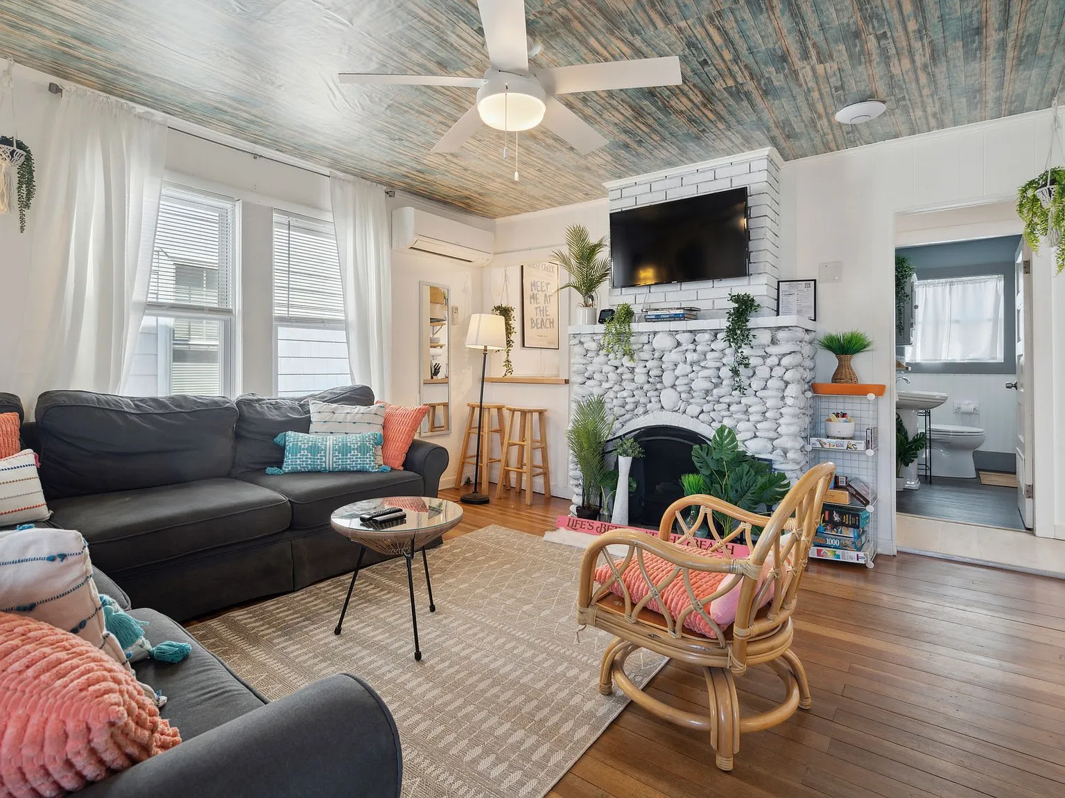 3 bed, 1000 sqft, $2,650 — Photo 2