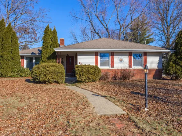 911 Warren St, Chenoa, IL 61726