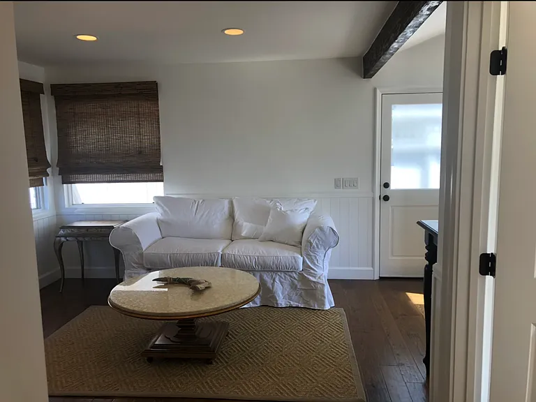 Florence Ave — Photo 3