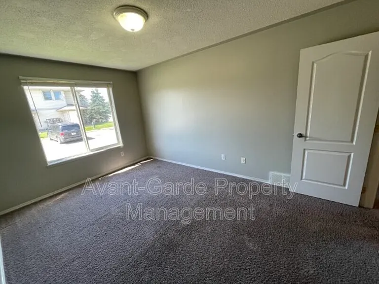 4405 37th St #9 — Photo 9