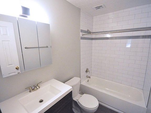 4th image of 438 E Norwich Ave APT E
