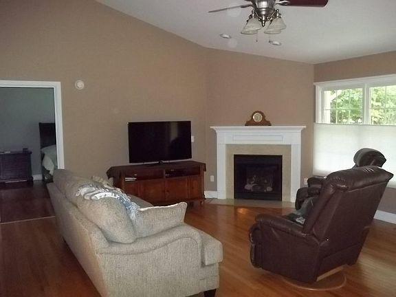 2nd image of 49 Eagle Ct #49