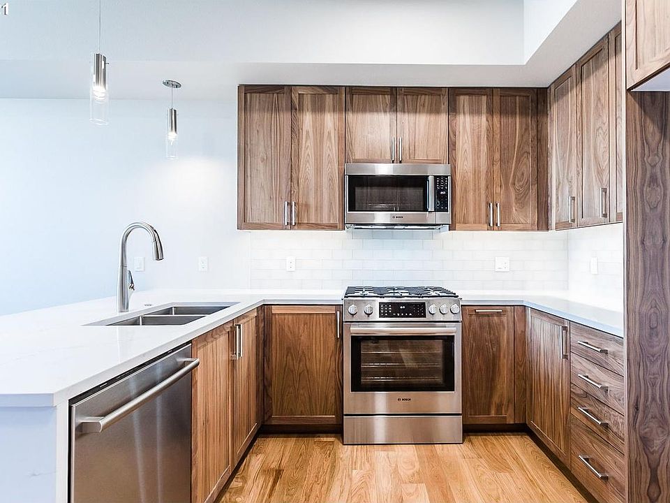 1st image of 1387 W 6th St
