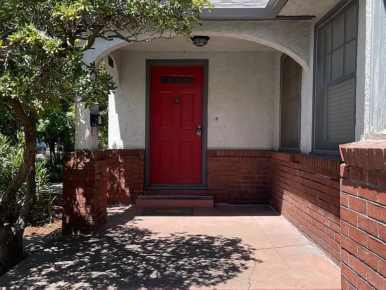 4921 8th Ave — Photo 2