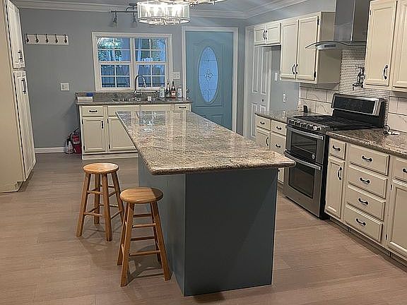 Welcoming Eat In Kitchen 