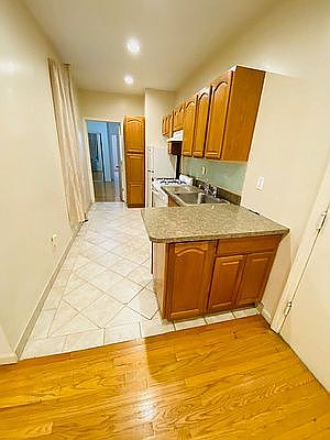 2nd image of 3005 42nd St APT 1R