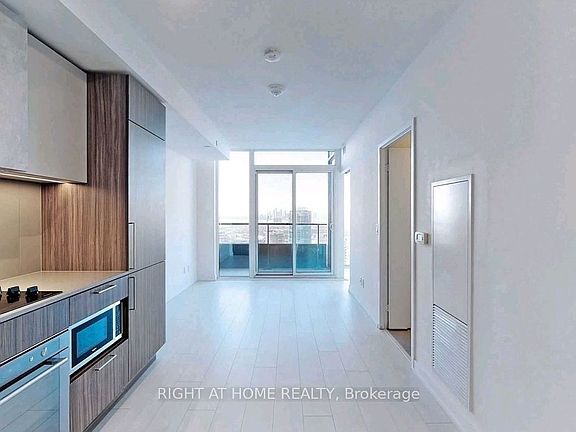 5th image of 19 Western Battery Rd #Penthouse 11