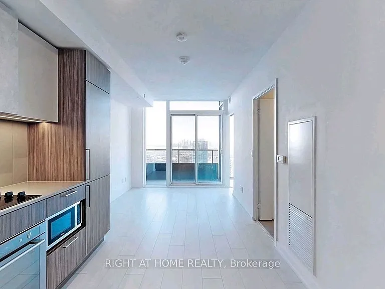 19 Western Battery Rd #Penthouse 11 — Photo 5