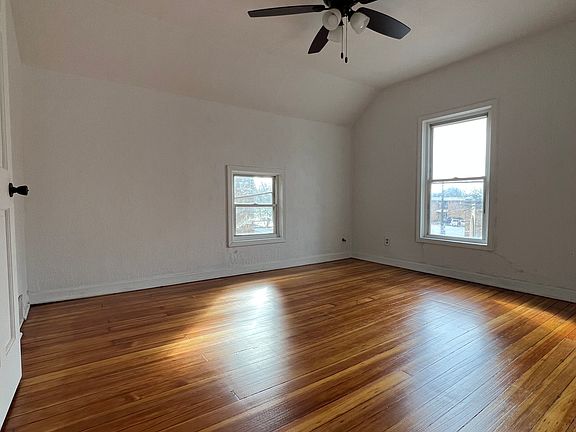 4th image of 423 N 2nd St