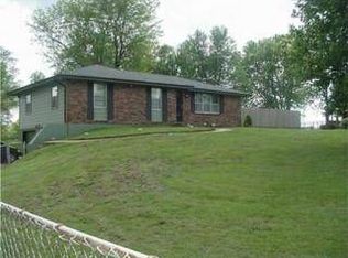 27501 E Bundschu Rd, Buckner, MO 64016