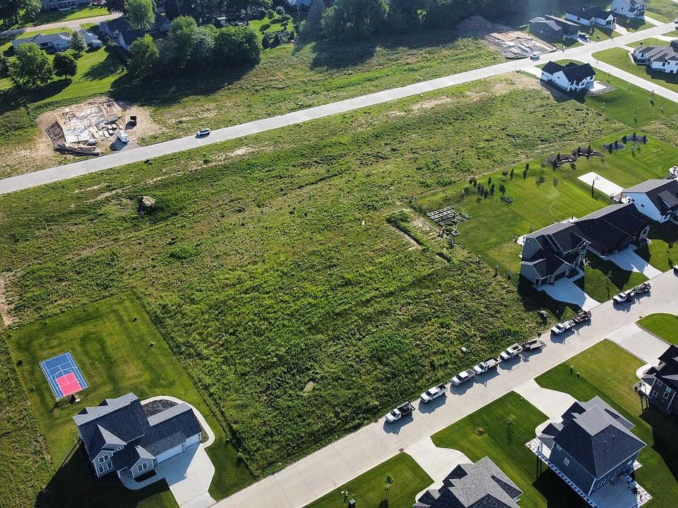 2nd image of 384 Linda Ln