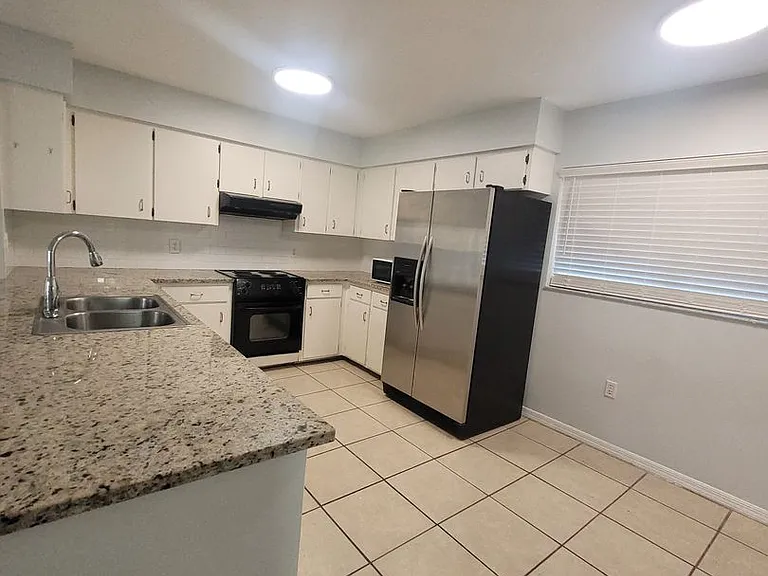 937 Aragon Ave — Photo 7