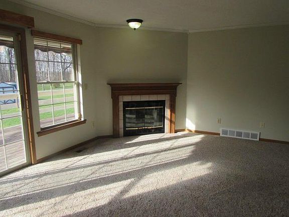 2nd image of 413 Meadowland Dr