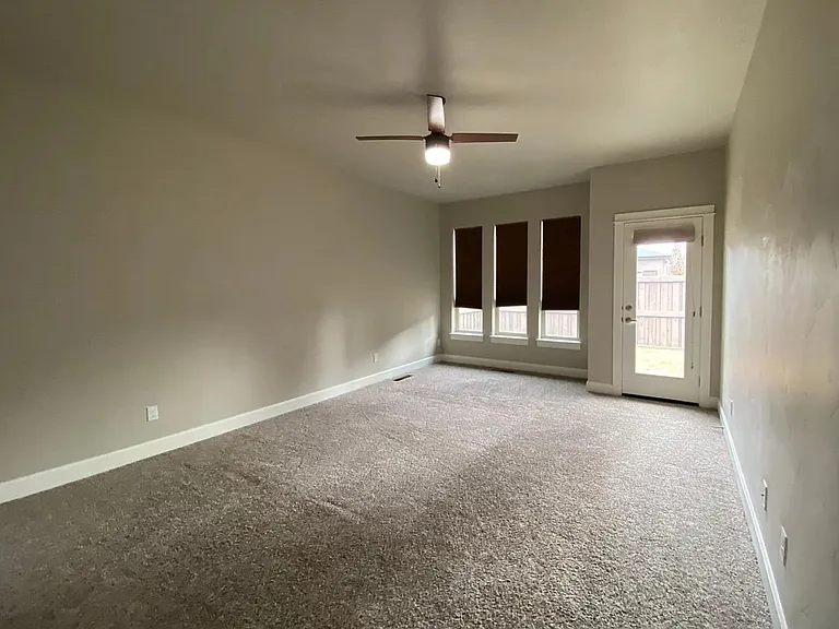 5368 N Mitchum Ave — Photo 10