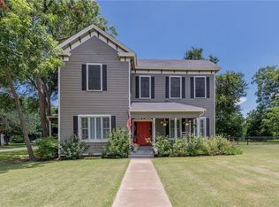 1028 Victoria St, Taylor, TX 76574