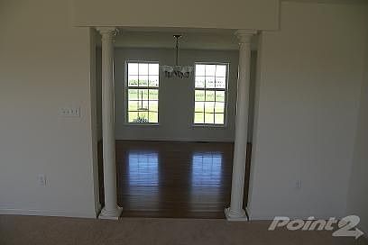 entrance to diningroom...