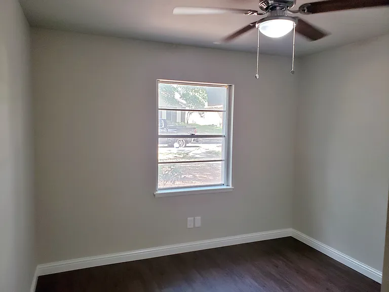 1320 Iris Ln — Photo 14