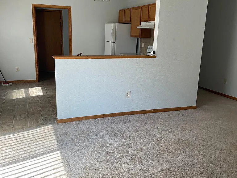 1713 Clover Dr — Photo 3
