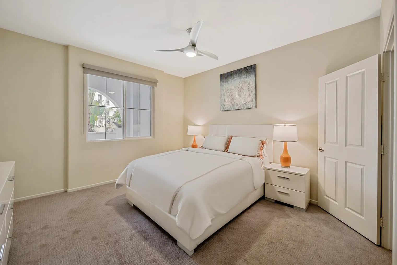 1 bed, 1.0 bath, 861 sqft, $6,532 — Photo 2