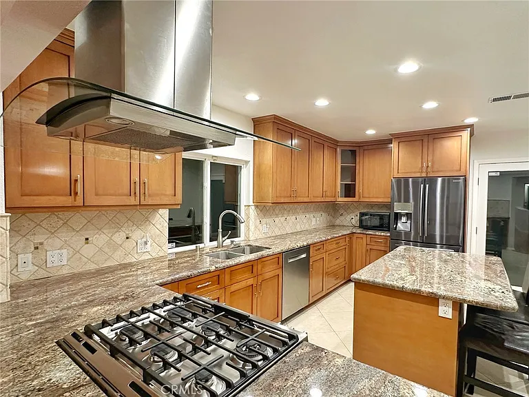 5857 Balcom Ave — Photo 8