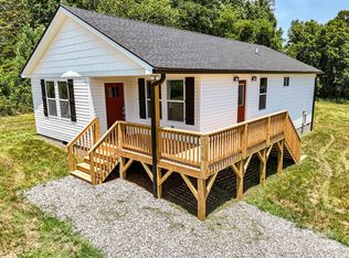 111 Tuttle Rd, Hendersonville, NC 28792