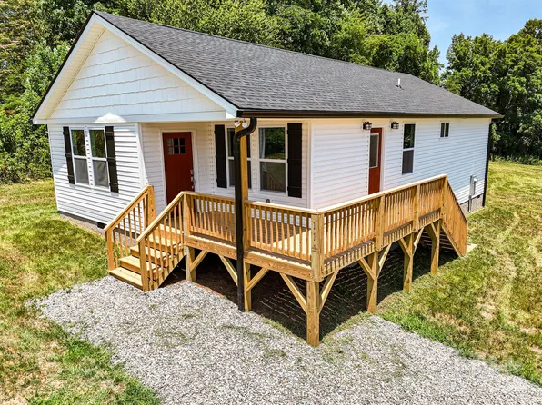 111 Tuttle Rd, Hendersonville, NC 28792