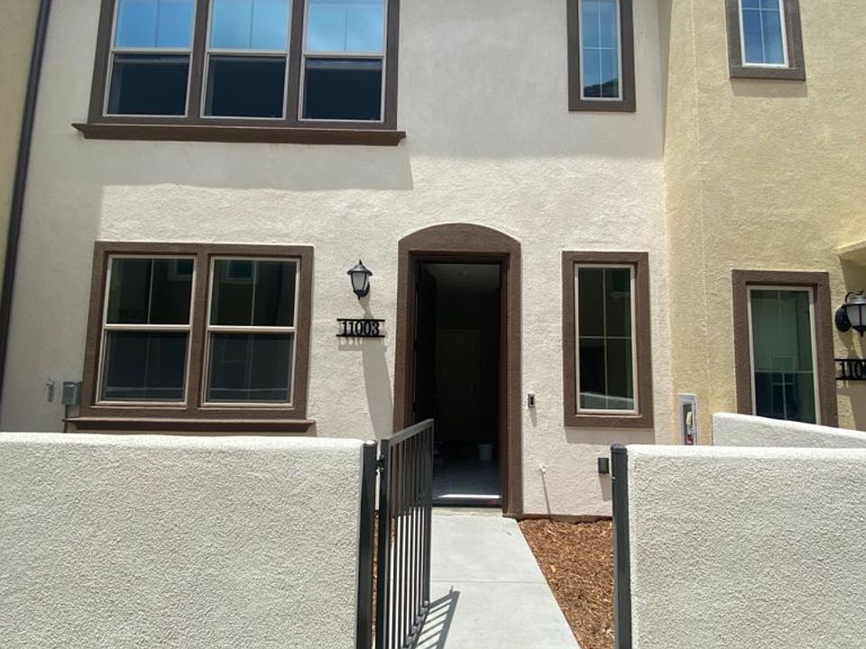 Entrance with small Yard