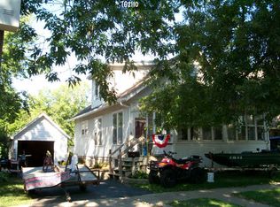 517 Squires Ave, Dixon, IL 61021