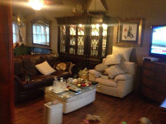 4th image of 128 Robinhood Dr