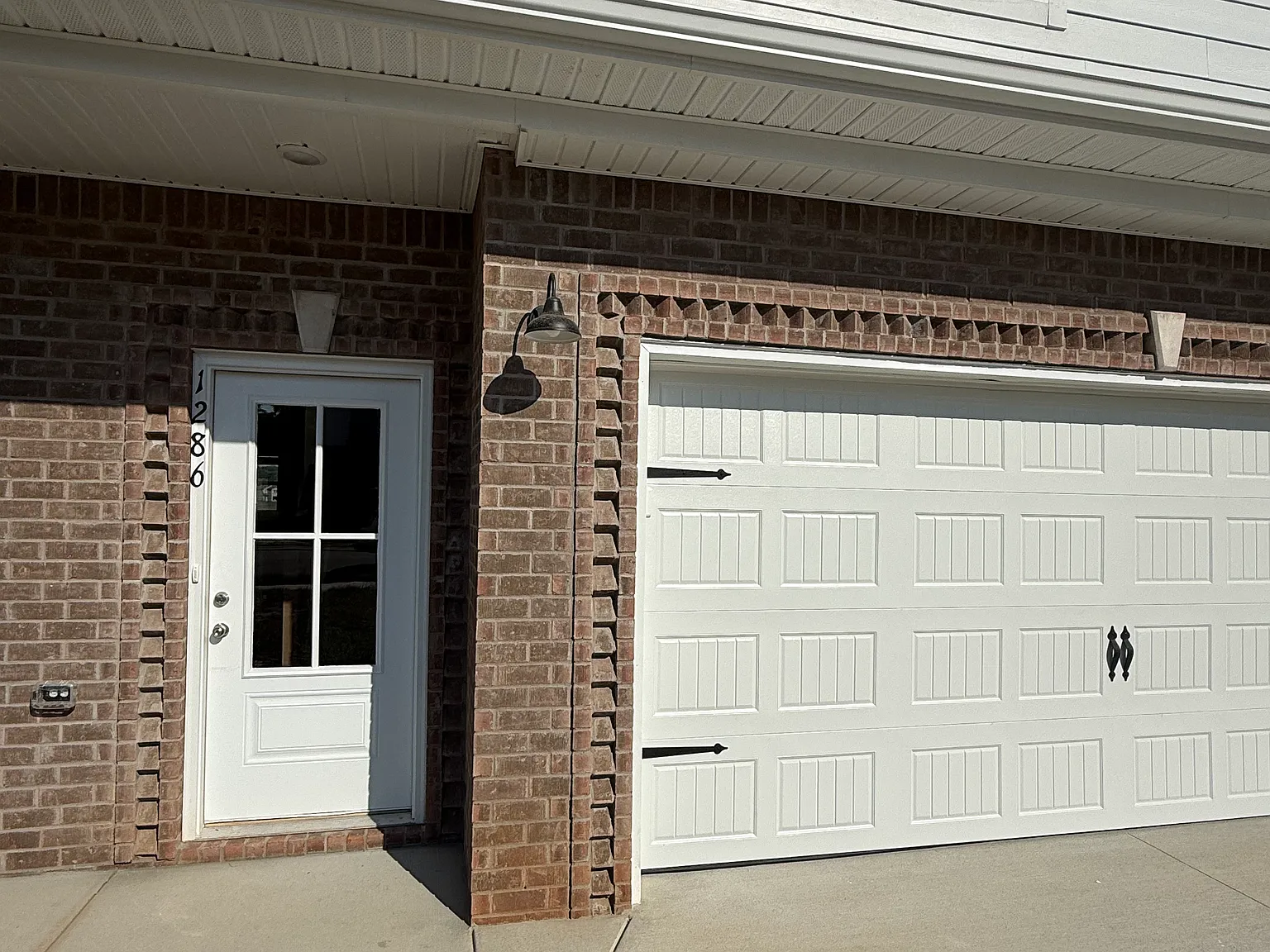 4 bed, 2.5 bath, 2000 sqft, $2,400 — Photo 3