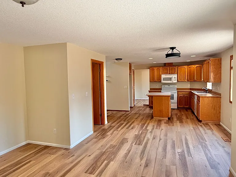 3310 NE 164th Ct — Photo 8