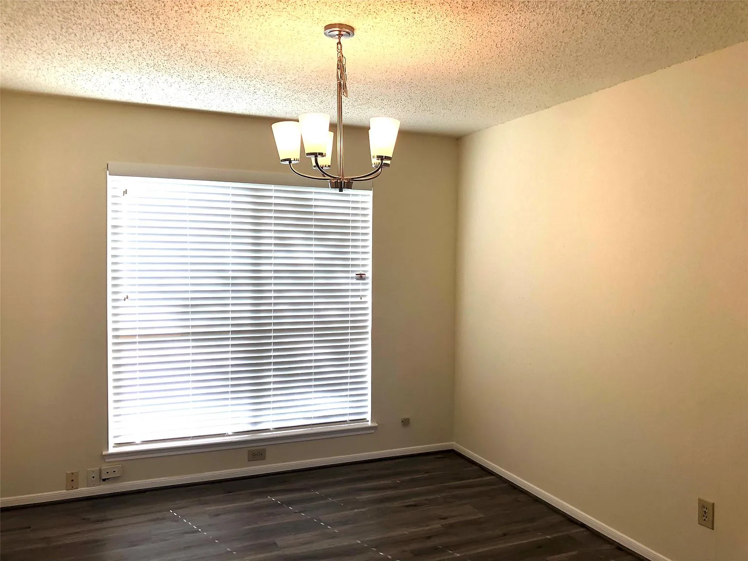4 bed, 2.5 bath, 1986 sqft, $2,195 — Photo 4