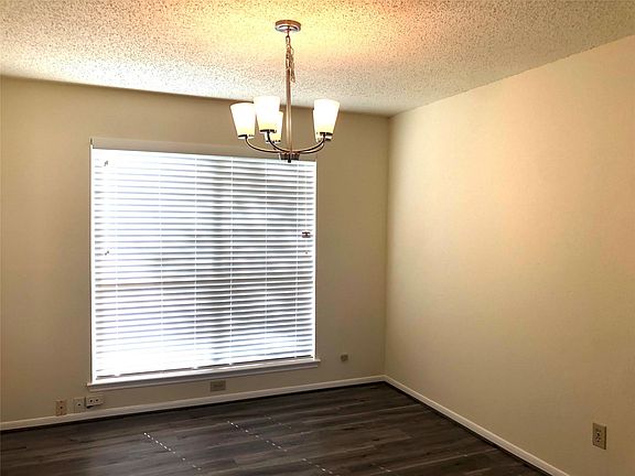 4th image of 4819 Sunshine Dr