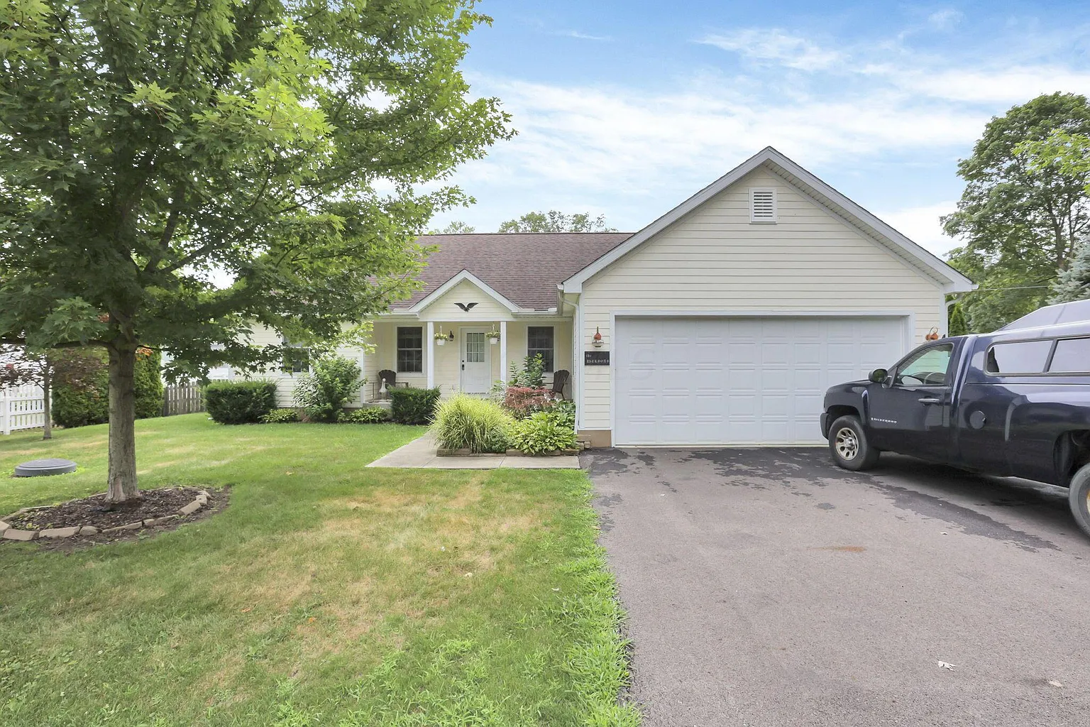 13546 Oak Rd photo 1