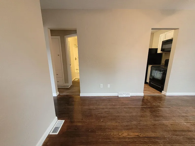 2237 S Union St — Photo 7