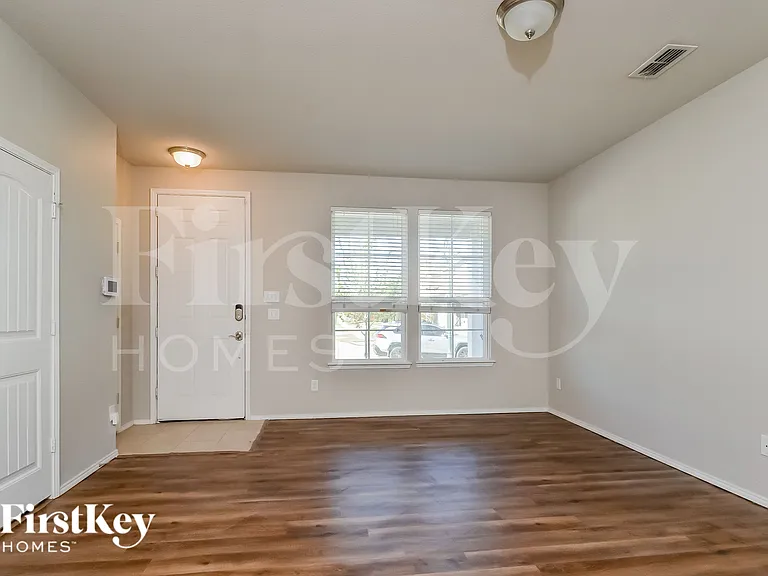 8982 Stallings Dr — Photo 4