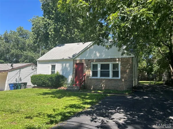 5 Cady Dr, Saint Louis, MO 63135
