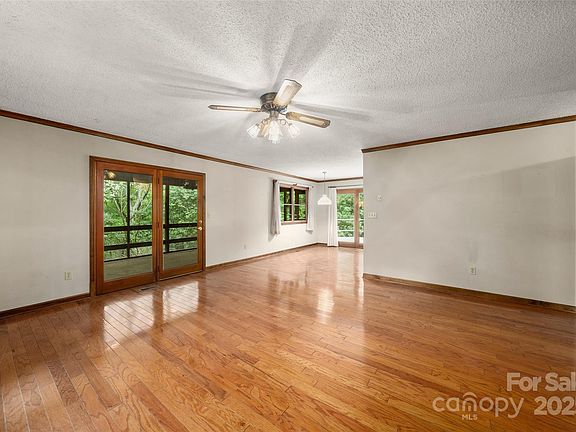 4th image of 2344 Valencia Dr