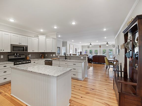 4th image of 247 Headwater Dr