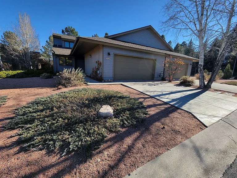 6209 E Willow Loop — Photo 1