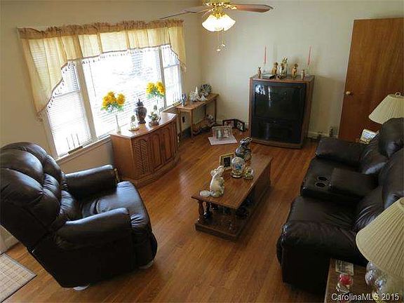 3rd image of 114 Saint Paul Ln