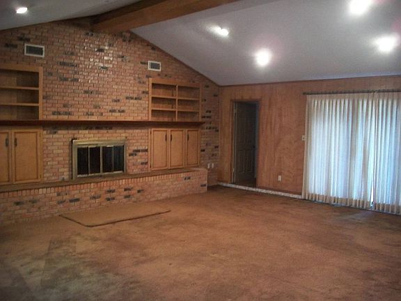 3rd image of 1112 Country Club Dr