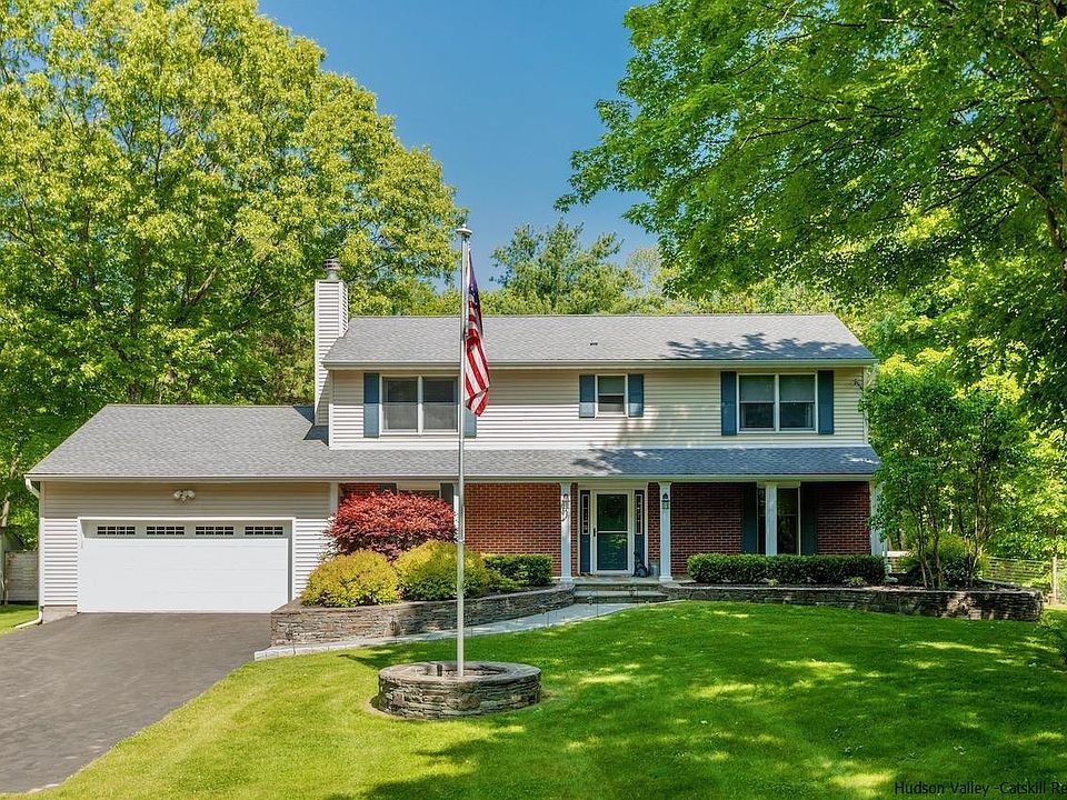 1st image of 424 Quaker Lane