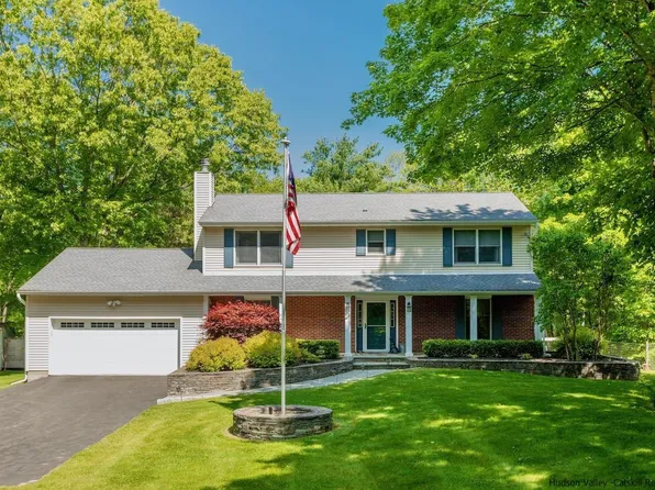 424 Quaker Lane, Hyde Park, NY 12538