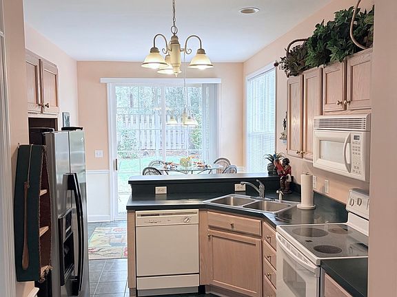 3rd image of 2816 S Key Largo Circle