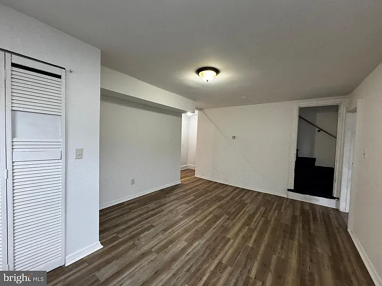 323 Vine St E #B — Photo 16