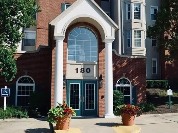 180 Fox Hollow Dr, Cleveland, OH 44124