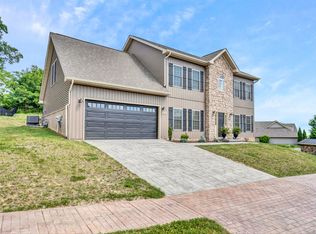 7096 Linn Cove Ct, Roanoke, VA 24018