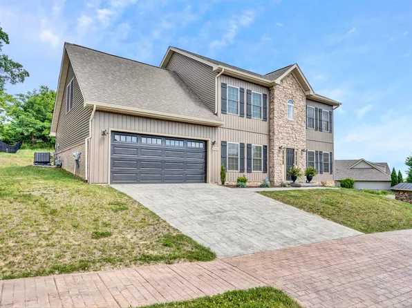 7096 Linn Cove Ct, Roanoke, VA 24018